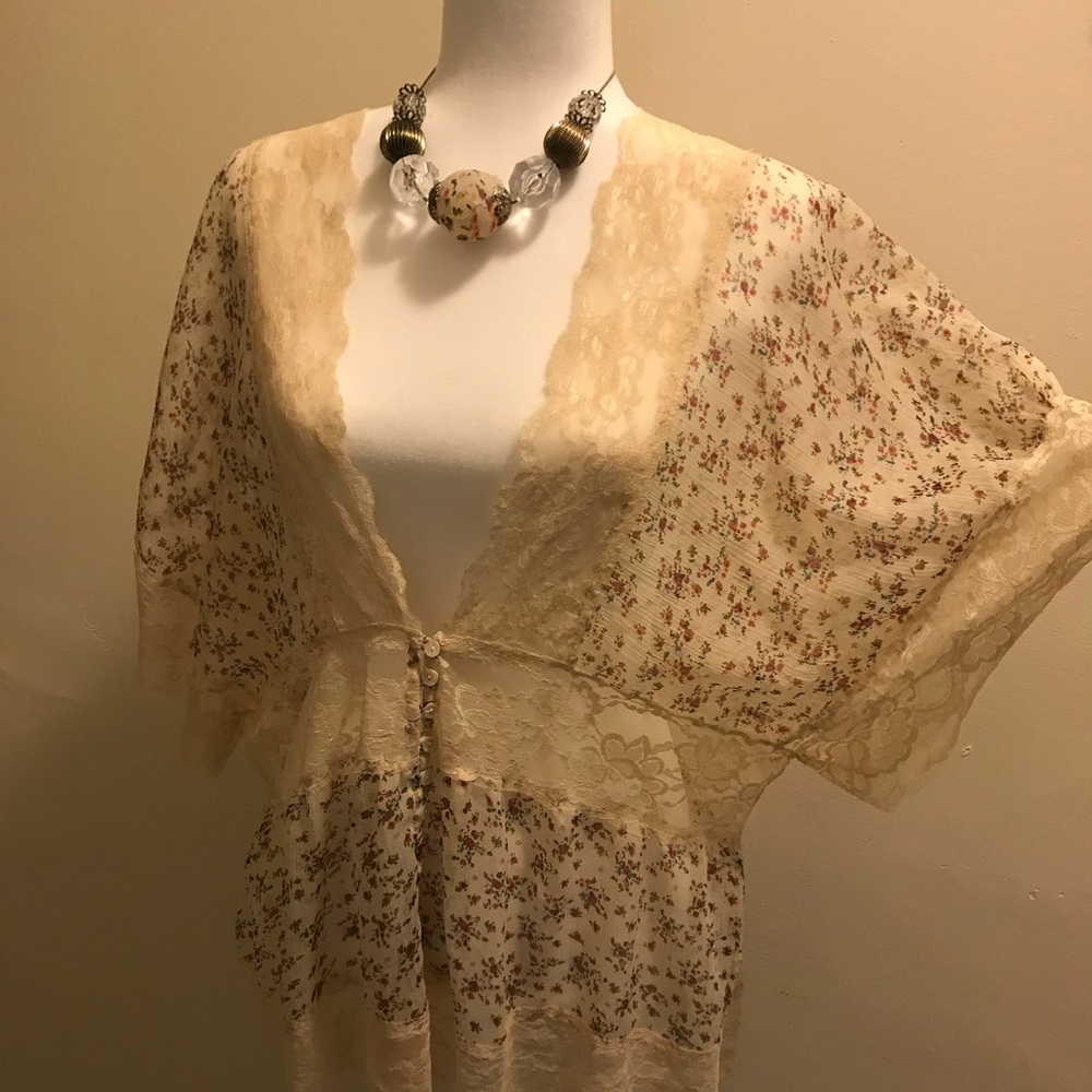 Top. - Picture 3 of 3